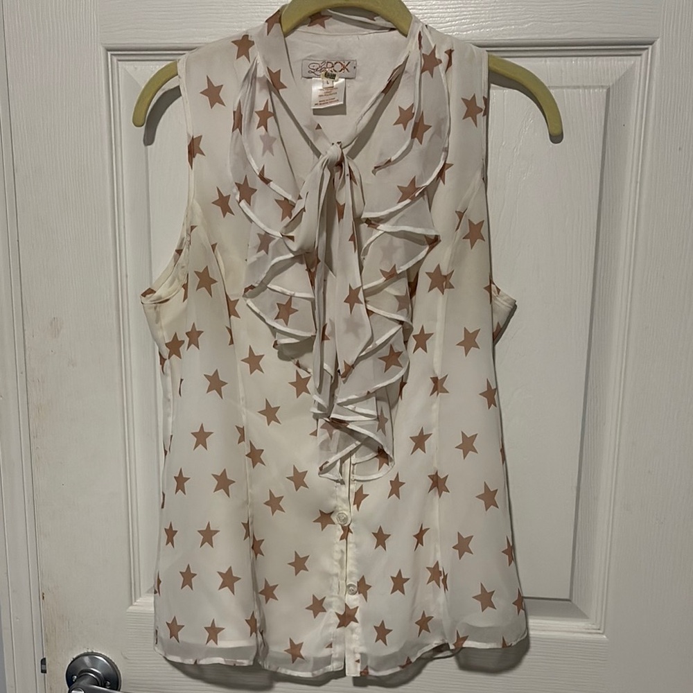 LaRok White Sleeveless Ruffled Blouse with Bib Collar